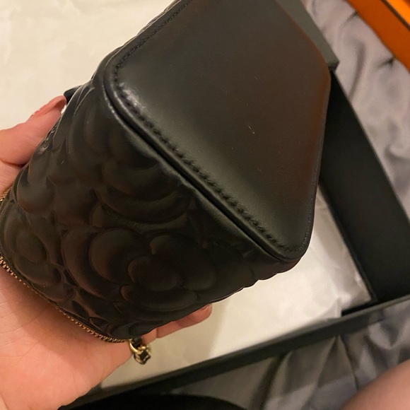 💋sold on Z elle💋 Vanity camellia. Like new - Picture 8 of 8